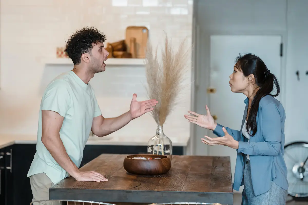 Couple having a verbal argument, illustrating tips for managing conflict in a relationship