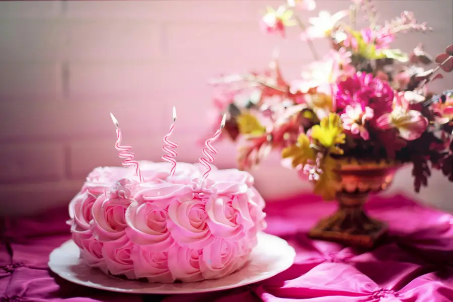 Love birthday messages for her – Romantic and heartfelt wishes to make her feel special.